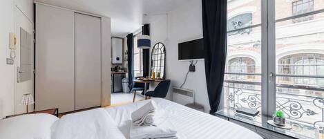 Iron/ironing board, WiFi, bed sheets