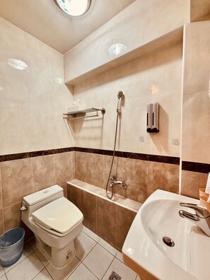 Bathroom - YunSu Hostel (Hualien City)