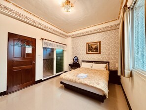 Front of property - YunSu Hostel (Hualien City)