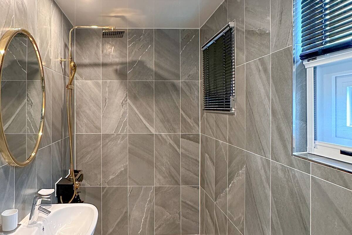 Premium Room | 1 bedroom, premium bedding, laptop workspace, soundproofing