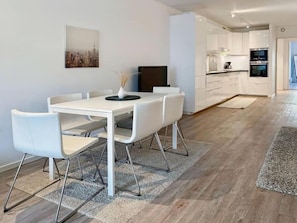 Apartamento, 2 quartos, acessível, varanda | Sala de jantar
