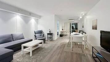 Apartment, 2 Bedrooms, Accessible, Patio | Dining