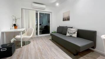 Apartment, 2 Bedrooms, Accessible, Patio | Living room