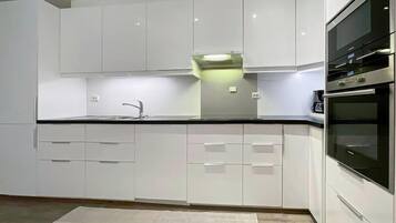 Apartment, 2 Bedrooms, Accessible, Patio | Interior