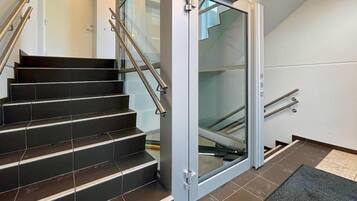 Apartment, 2 Bedrooms, Accessible, Patio | Interior