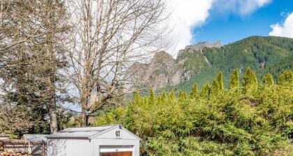 Unique/modern/Mt Si/Shopping