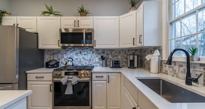 Luxury Beachside Vacation Getaway
-OceanView, King beds, Steps to beach, Casino
