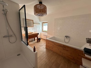 Seife, Shampoo, Toilettenpapier