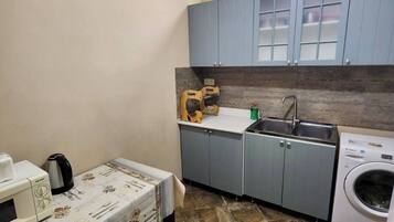 Apartment, 1 Bedroom | Dining room