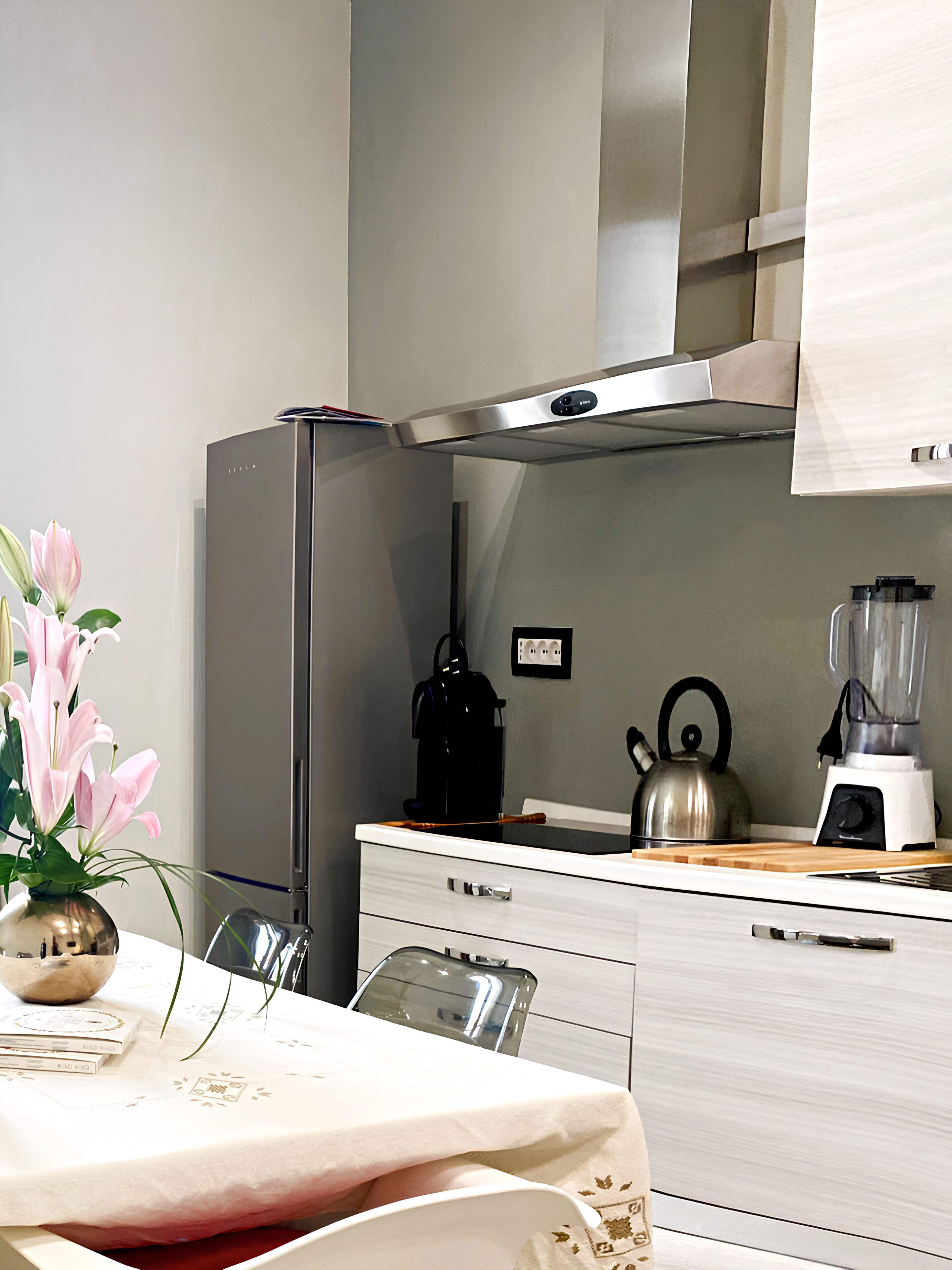 Frigorifero, microonde, forno, piano cottura