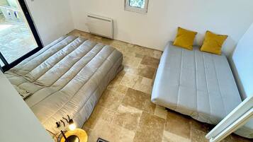 1 bedroom, travel cot, free WiFi