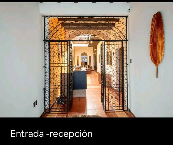 Room, 1 Bedroom | Property entrance