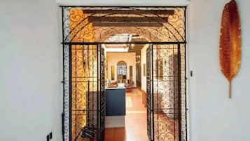 Room, 1 Bedroom | Property entrance