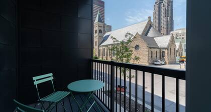 Des Moines Designer 1BD 1BA Downtown Apartment