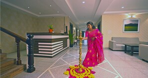 Reception - Forest Meadows Resort -Swiss In Salem (Salem)
