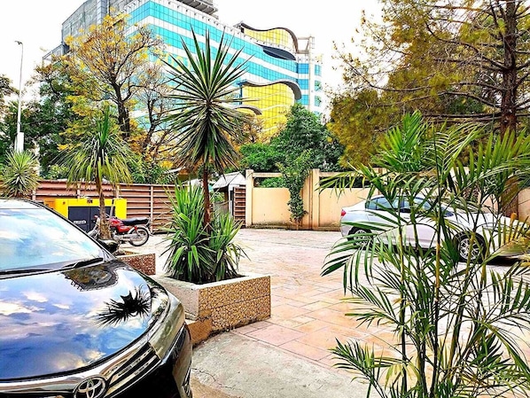 Free self parking - Signature Residence (Islamabad)