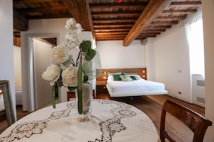Ropa de cama hipoalergénica, cubrecamas y minibar