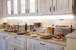 Free daily buffet breakfast - Antica Colombaia (Borgo Maggiore)