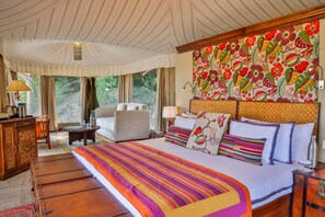 Presidential Tent, Private Pool, Mountain View | Egyptian cotton sheets, premium bedding, memory foam beds, minibar - Sawai Shivir Ranthambore by TUTC (Sawai Madhopur)