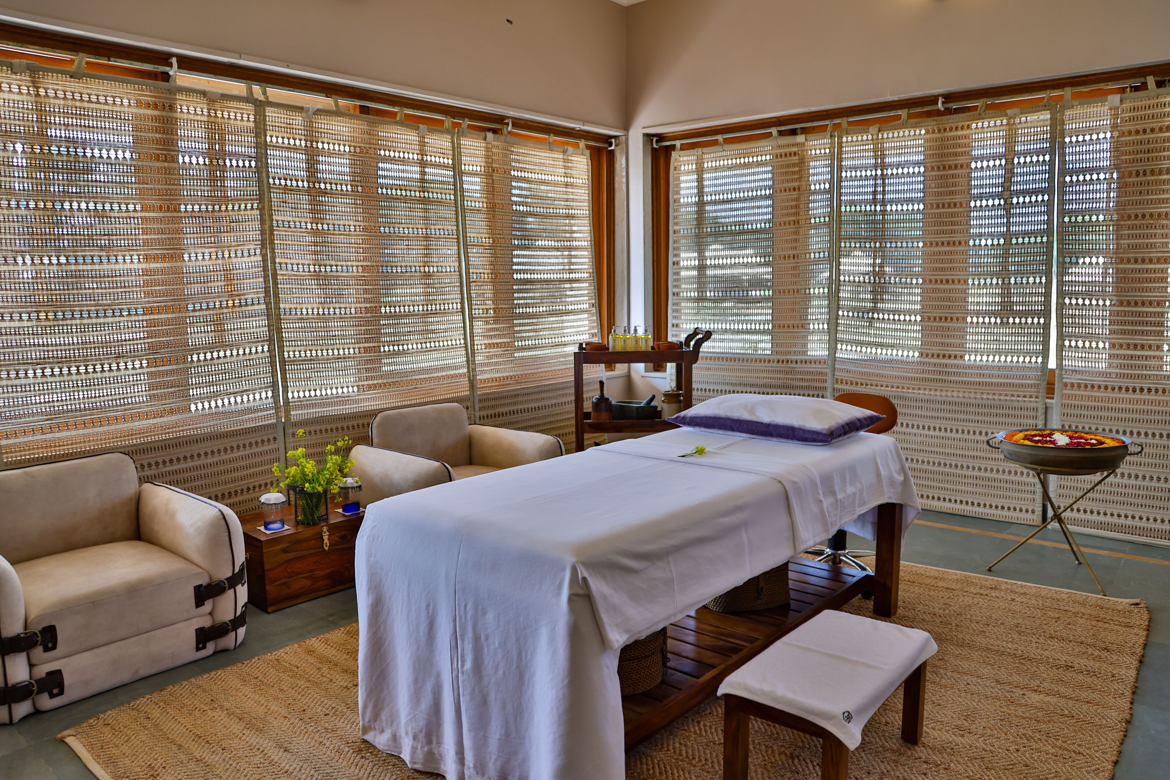 身体护理、芳香疗法、深层组织按摩、瑞典式按摩、泰式按摩、体膜护理