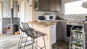 冰箱、电热水壶、烤面包机、厨具/餐具