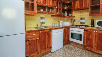 洗碗機、電熱水壺、多士爐、廚房用具/餐具/器皿