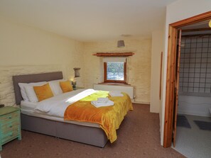 4 bedrooms, individually decorated, individually furnished, free WiFi - Y Felin (Llanybydder)
