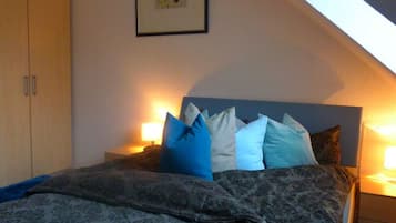 4 bedrooms, travel crib