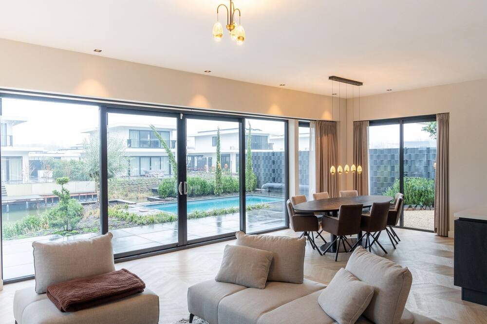 Beautiful water villa near Harderwijk
