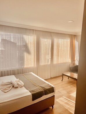 Ropa de cama de alta calidad, wifi gratis y ropa de cama 