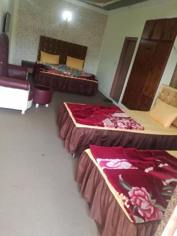 Deluxe Double Room - SMART HOTEL (Abbottabad)