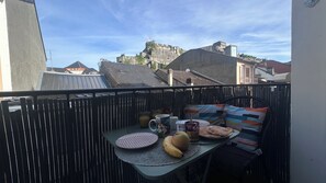 Outdoor dining - Cosy Family Lourdes Au Cœur des Pyrénées et de Sites Remarquables (Lourdes)
