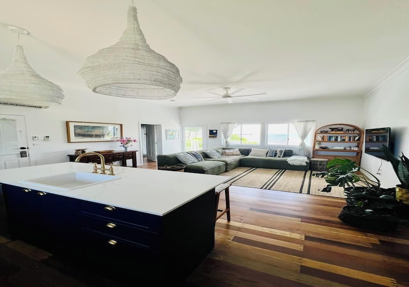 Bowen Beach House Absolute Beachfront Family Holiday Home - Bowen