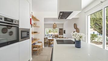 Kühlschrank, Mikrowelle, Ofen, Geschirrspüler