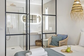 3 chambres, fer et planche à repasser, Wi-Fi gratuit, draps fournis