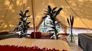 1 bedroom, bed sheets