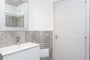 Shower, hair dryer, bidet, towels - Garibaldi 2 (Desenzano del Garda)