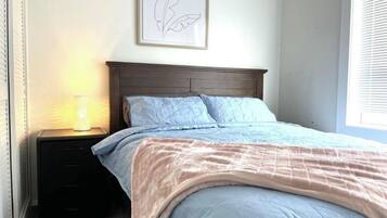 3 bedrooms, desk, travel cot, WiFi
