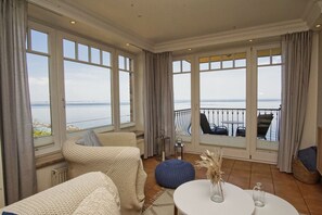 TV, stereo - Vacation apartment with fantastic sea view - Haus am Meer FeWo 05 (Lohme)