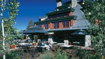 تناول الطعام بالخارج