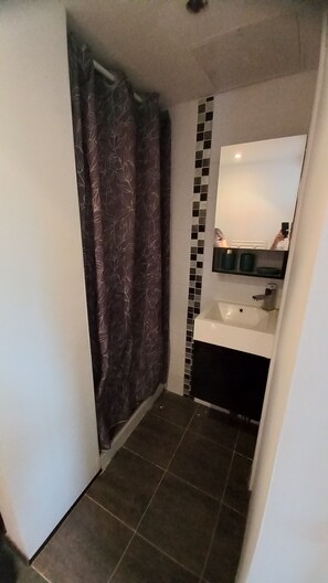 Shower, hair dryer, towels, toilet paper