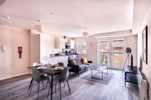 Modern & Stylish 2 Bed Apartment in Manchester