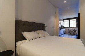 Een strijkplank/strijkijzer, gratis wifi, beddengoed