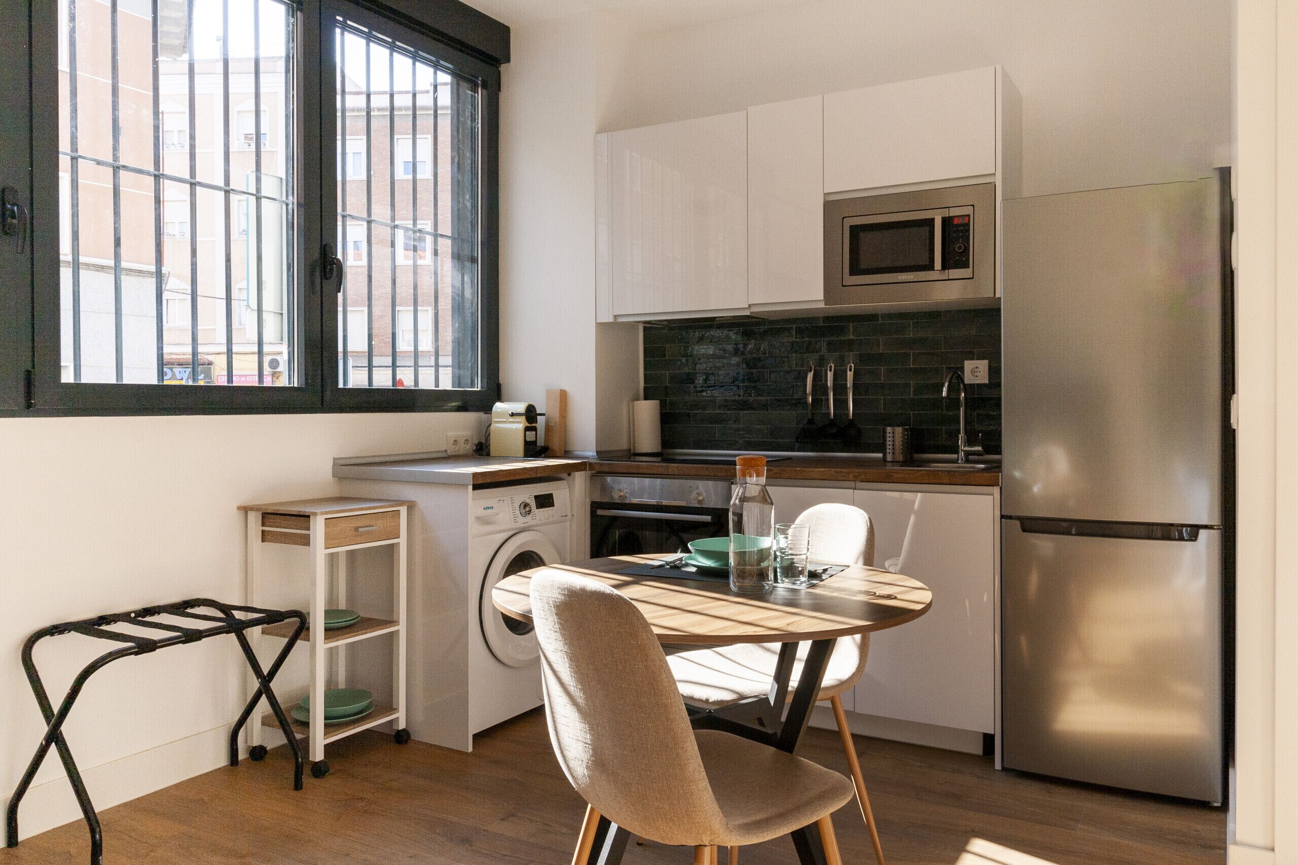 ثلاجة، ميكروويف، فرن، غسالة أطباق