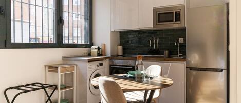 Réfrigérateur, micro-ondes, four, lave-vaisselle