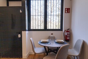Dining - Housing Simancas by Sharing Co (Madrid)