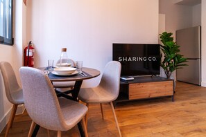 Dining - Housing Simancas by Sharing Co (Madrid)