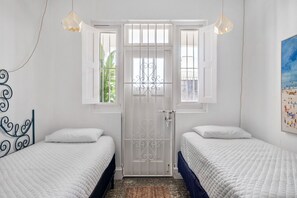 2 camere, ferro/asse da stiro