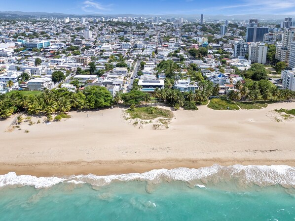 Beach nearby - Beach Pad w Patio, walk to everything! (Santurce)