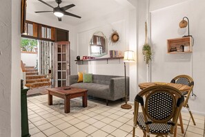 TV - Beach Pad w Patio, walk to everything! (Santurce)